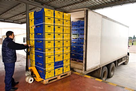 opening boxes at distribution to check temperature of perishables|perishable goods transportation.